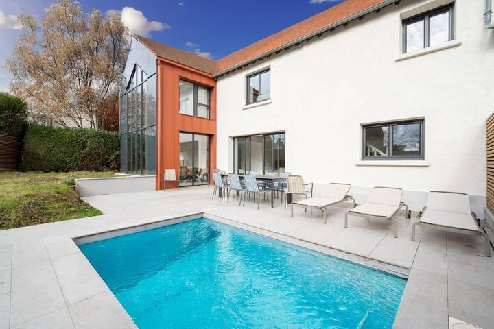 Chalet para 10 personas, con piscina además de terraza y jardín - 1