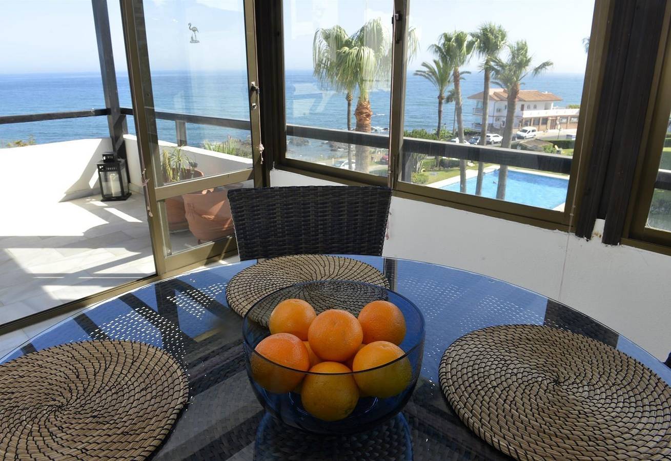 Holiday Home 'Beachside Penthouse' with Sea View, Wi-Fi and Air Conditioning in La Cala de Mijas, Mijas