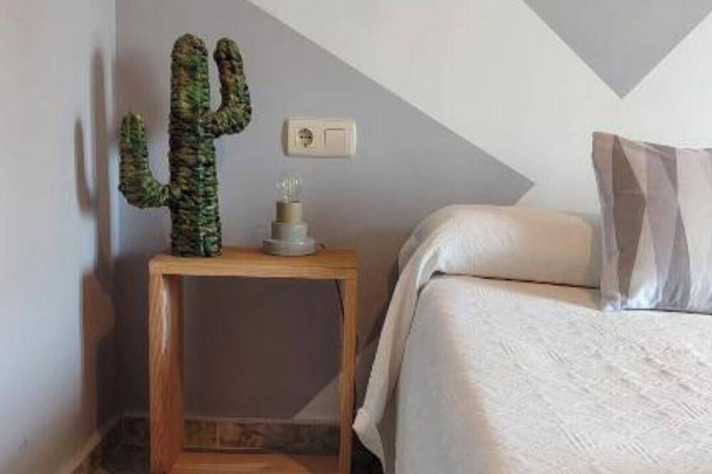 Charming rural getaway at Casa Julia Vut (Pet friendly) in Calzadilla de Tera, Zamora Province