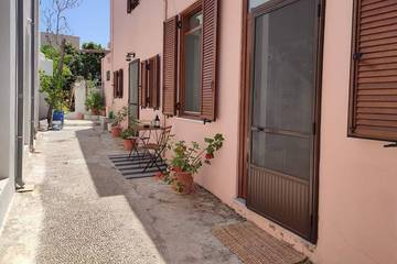 Ferienhaus für 7 Personen, mit Terrasse und Whirlpool in Rhodos Stadt