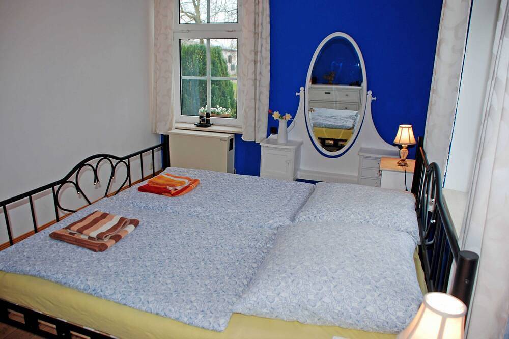 Ganze Wohnung, 03 Ferienwohnung Rügen mit Kamin - Ferienwohnungen im Gutshaus Gnies in Ralswiek, Bergen auf Rügen und Umgebung