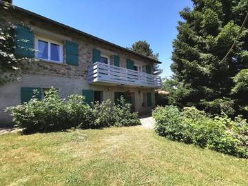 Gîte pour 4 personnes, avec jardin et balcon en Haute-Loire