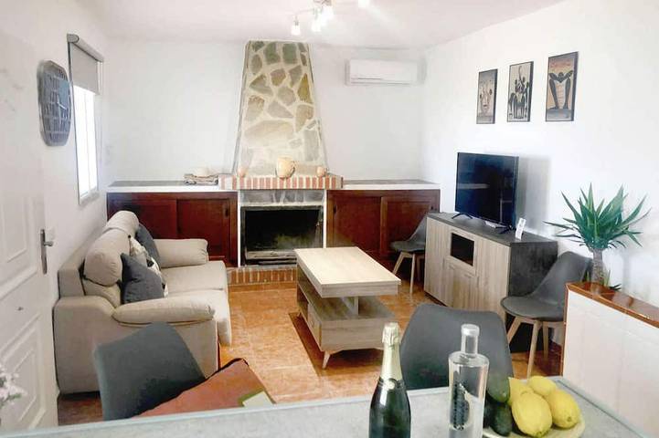 Gîte pour 4 personnes, avec terrasse et piscine