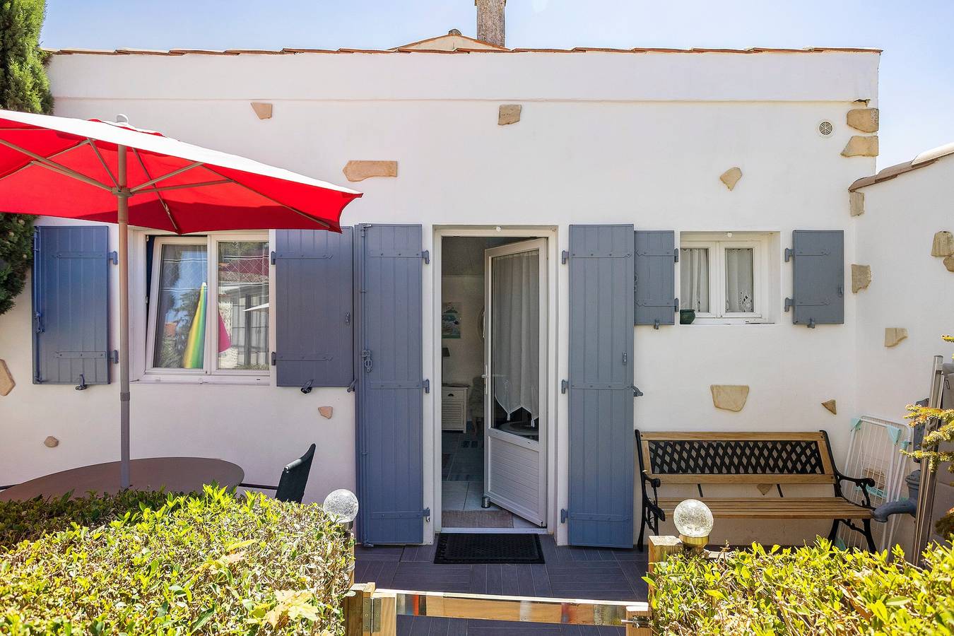 Chambre d’hôtes « Lajarrieleduc » avec terrasse commune, jardin partagé et Wi-Fi in La Jarrie, Région de La Rochelle