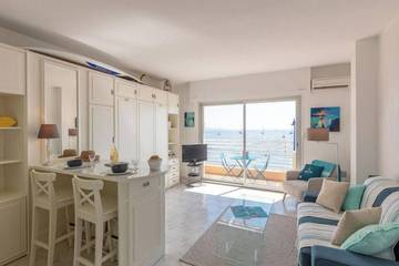 Gîte pour 2 personnes, avec balcon dans Plage Des Pesquiers Hyeres
