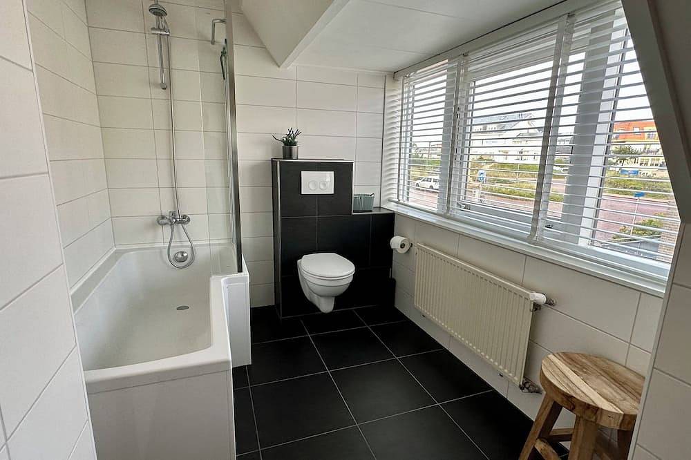 Ganze Wohnung, Hübsches Studio mit kleiner Terrasse und Parkplatz. Nur 200 meter vom Sandstrand in Bergen aan Zee, Noord-Holland - Nordseeküste
