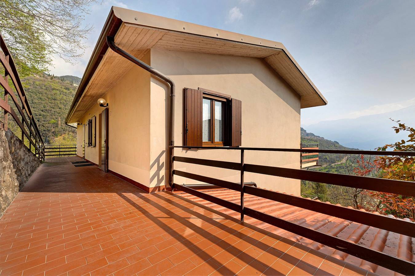 Ganze Wohnung, Ferienwohnung 'Annarosa, Piovere' mit Seeblick, privater Terrasse und Wlan in Tignale, Gardasee-Berge
