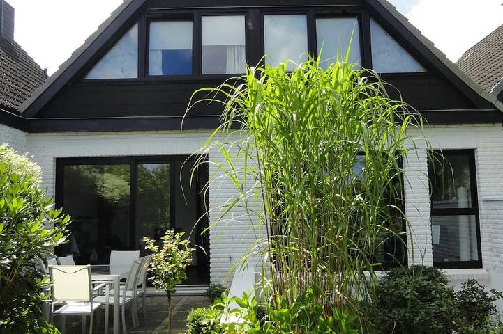 Ferienhaus für 7 Personen, mit Whirlpool und Garten sowie Terrasse in Schilksee