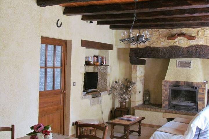 Ganze Wohnung, Apartment in stone house in Saint-Crépin-et-Carlucet, Périgord Noir