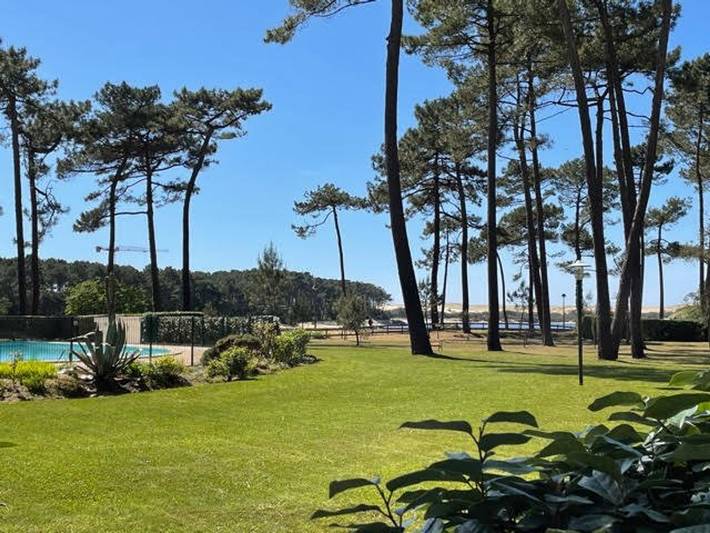 Appartement de vacances pour 4 personnes, avec piscine ainsi que jardin et vue sur le lac, animaux acceptés