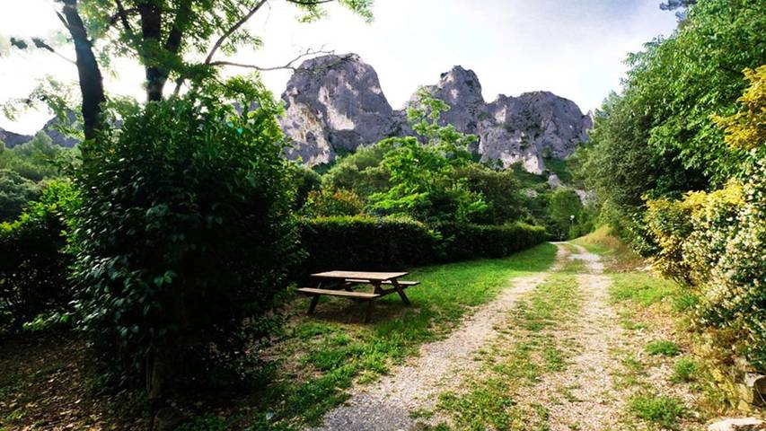 Location de vacances pour 6 personnes, avec piscine et jardin à Orgone - 4