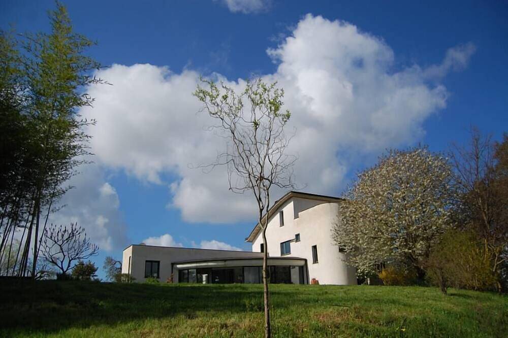 Villa con vetrata di fronte alla collina e il boschetto di bambù in Sacrofano, Provincia di Roma