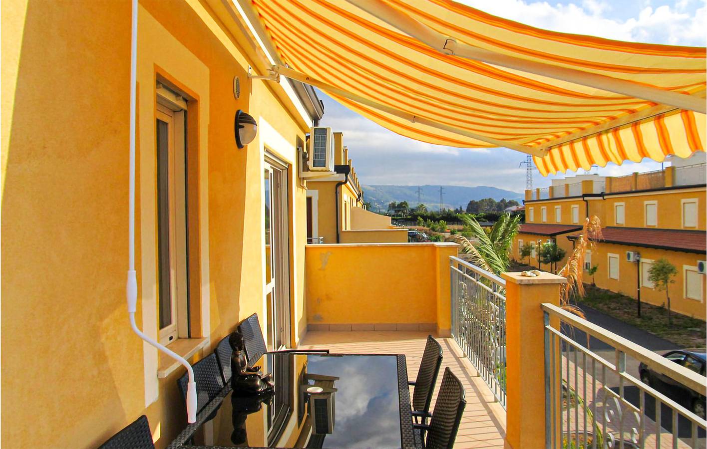 Ganze Ferienwohnung, Appartement am Pool mit WiFi & Parkplatz ~ 600m zum Strand in Pizzo, Vibo Valentia Provinz