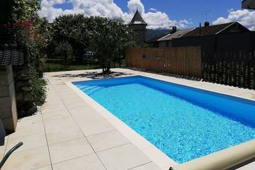 Gîte pour 8 personnes, avec jardin à Brié-et-Angonnes