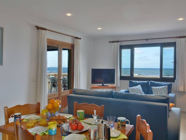 Appartement entier, Appartement cosy en première ligne de plage à Majorque in Playa Son Serra de Marina, Santa Margalida