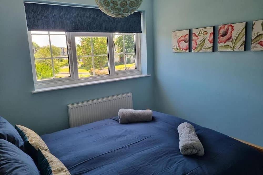 Haven Cottage, Walmer - overlooks park, close to beach & promenade in Deal, Kent