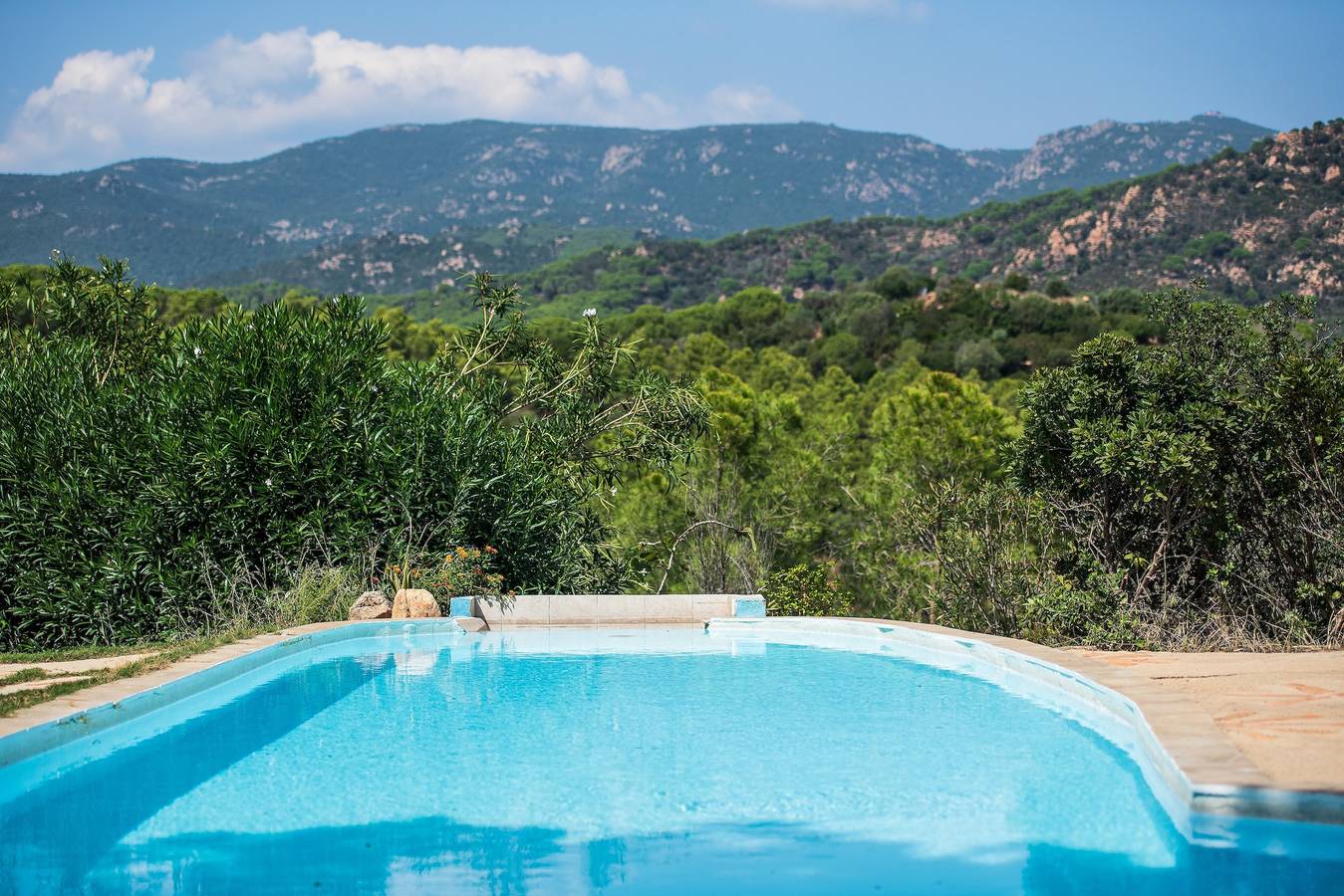 Villa Fiorita – Ruhige Landhausvilla mit Pool und Meerblick in Sardinien in Pula und Umgebung, Cagliari Provinz
