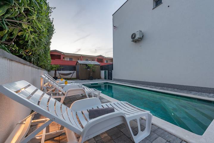 Villa pour 10 personnes, avec Terrasse dans Vir - 4