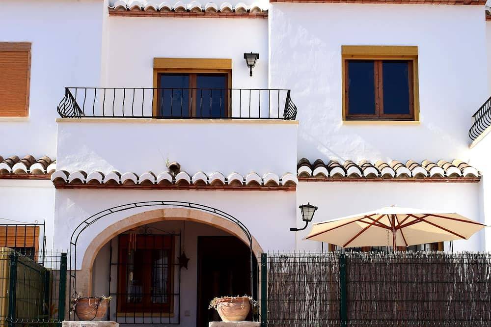 3 Schlafzimmer, 2 Badezimmer Familienreihenhaus mit Gemeinschaftspool Cala Blanca, Javea in Toscamar, Jávea