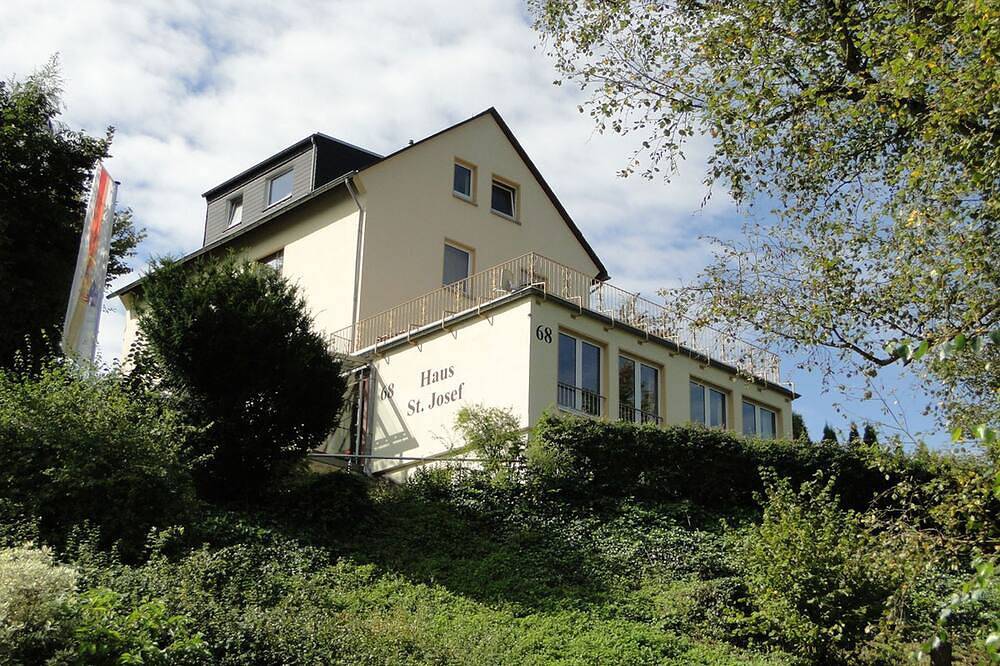 Ganze Wohnung, Ruhige Lage, nahe Koblenz, Rheintal, Moseltal und Lahntal in Vallendar, Osteifel