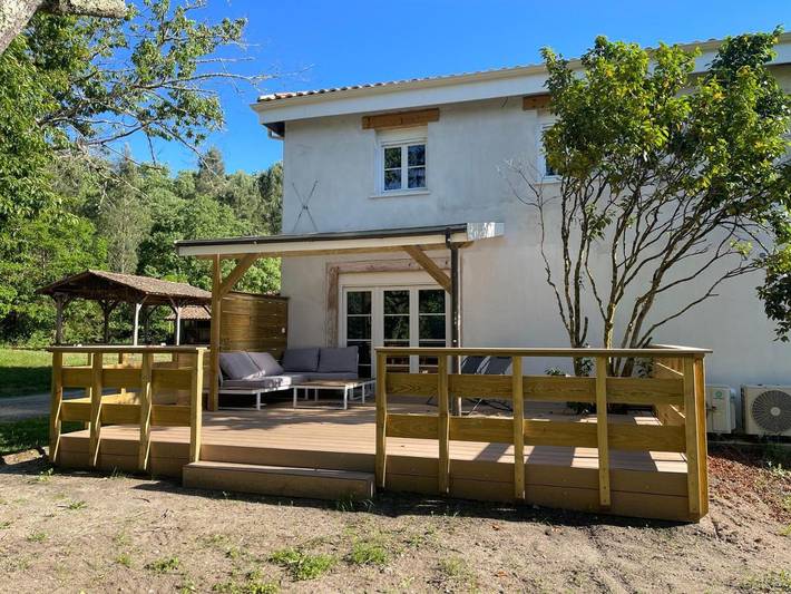 Location de vacances pour 6 personnes, avec Terrasse ainsi que Jardin et Vue à Salles - 3