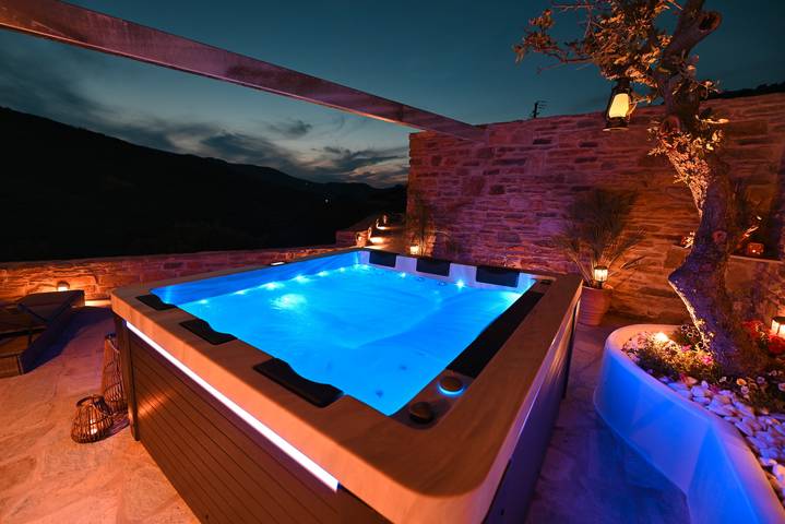 Villa für 3 Personen, mit Whirlpool und Garten - 1