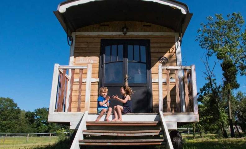 Camping voor 5 personen, met sauna en whirlpool in Allier