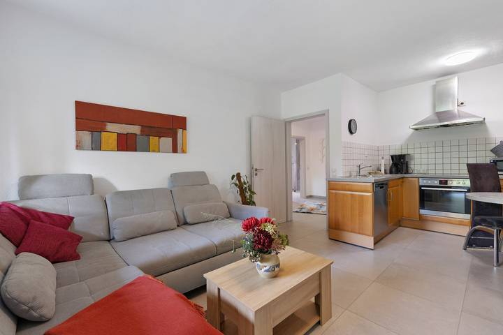 Hel lägenhet, Apartment "Im Land der 1000 Berge" with Private Terrace and Wi-Fi in Neuenrade, Märkischer Kreis