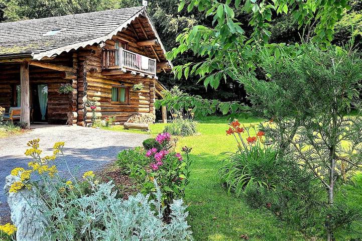 Location de vacances pour 8 personnes, avec Balcon et Jardin à Saint-Hilaire-les-Courbes