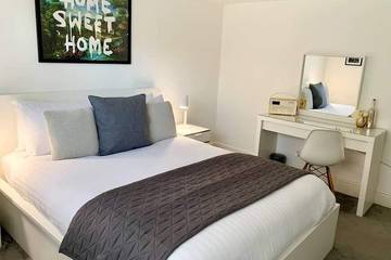 Apartment for 4 People in Reading, North Wessex Downs, Photo 2