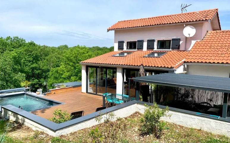 Villa für 6 Personen, mit Balkon und Garten sowie Pool - 1