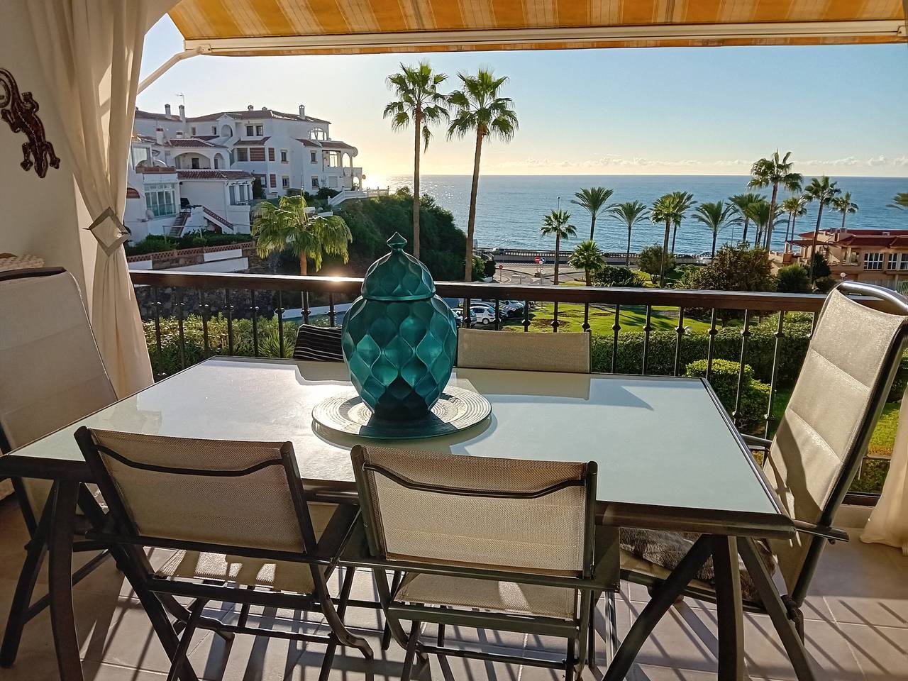 Geheel appartement, Appartement 'Frente Al Mar Mijas' met Uitzicht op Zee, Gedeeld Zwembad en Wifi in Playa El Bombo, Mijas