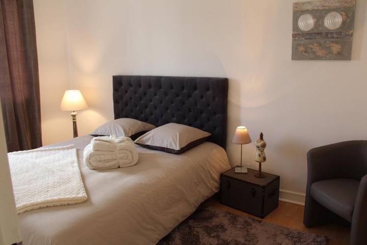 Gîte pour 7 personnes, avec Balcon et Terrasse ainsi que Jardin et Vue à Roanne
