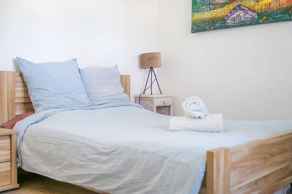Grande maison avec piscine à 100m de la plage de Paracou – Calme & confort en famille ! in Les Sables-d'Olonne, Vendée