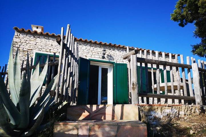 En Pianottoli-Caldarello, villa de piedra bonifacio, pies en el agua in Pianotolli-Caldarello, Distrito de Sartène
