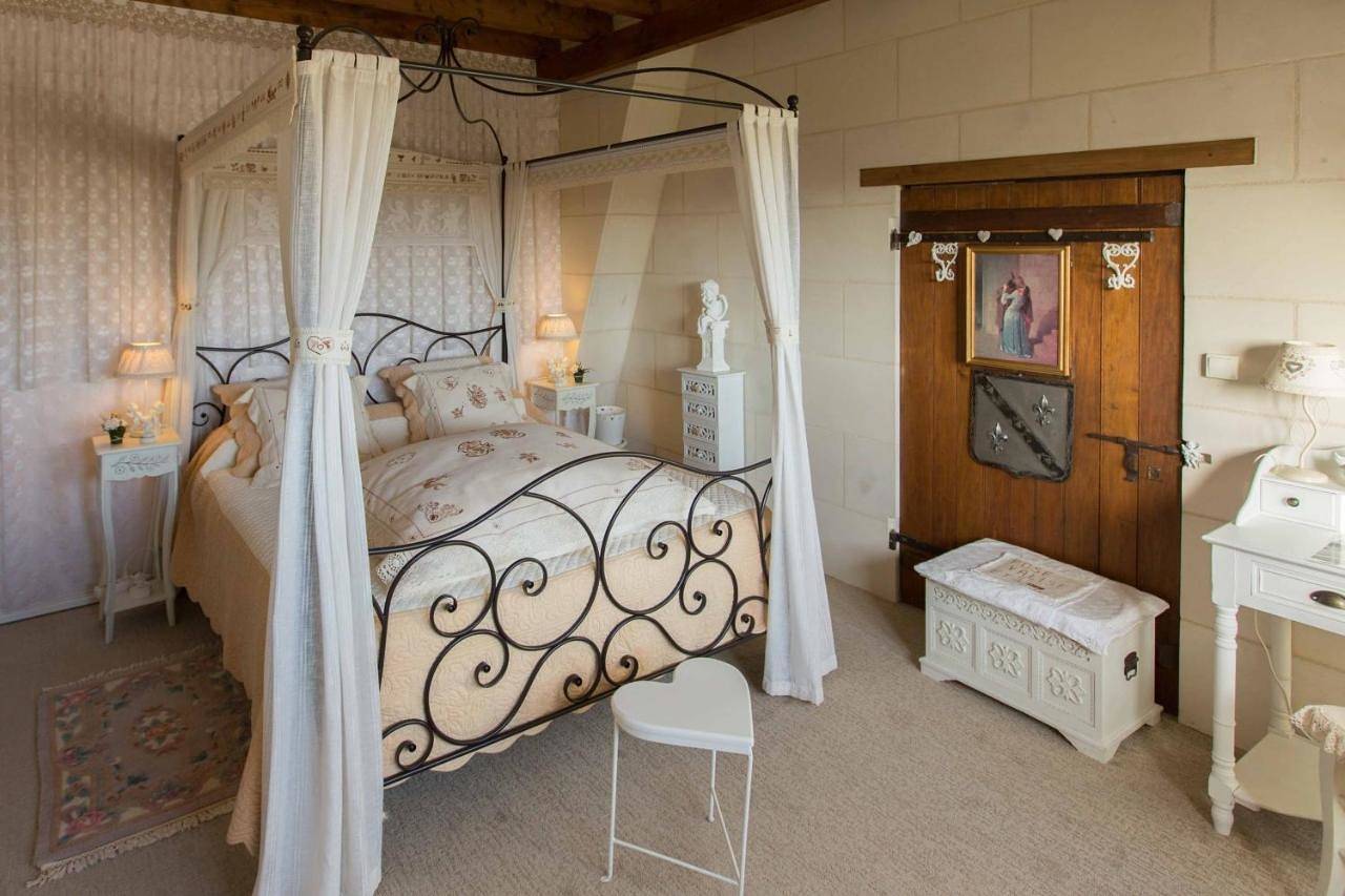 One or Two Bedroom Suite with Garden View in Valençay, Vallée de la Loire