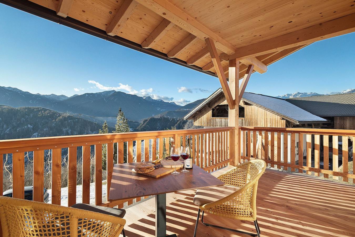 Ganze Wohnung, Ferienwohnung 'Karspitz' mit Bergblick, privater Terrasse und Wi-Fi in Rodeneck, Dolomiti Superski