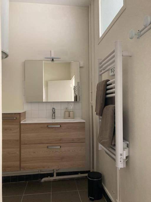 Appartement entier, One-Bedroom Apartment in Toucy, Région d'Auxerre