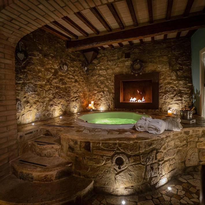 Hôtel pour 2 personnes, avec piscine et jacuzzi ainsi que jardin et sauna à San Quirico d'Orcia