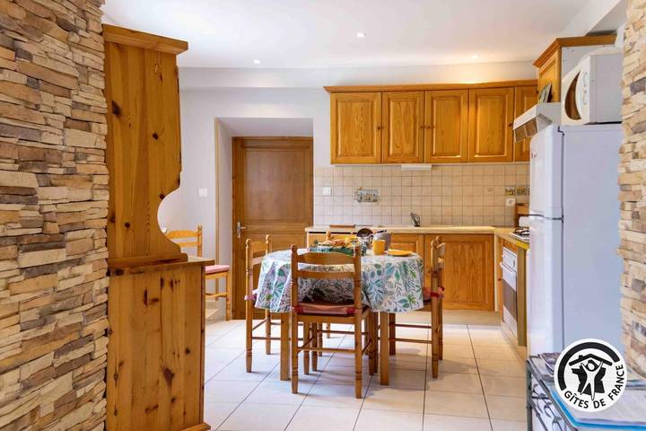 Gîte pour 3 personnes, avec terrasse dans l' Ariège