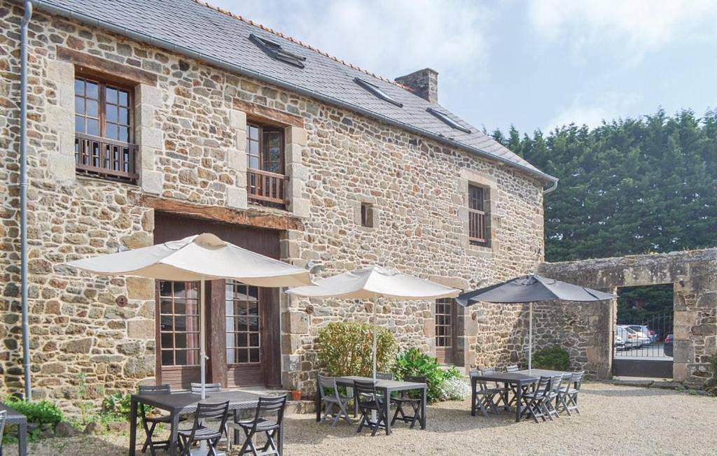 Two-Bedroom House in Taden, Région de Dinan