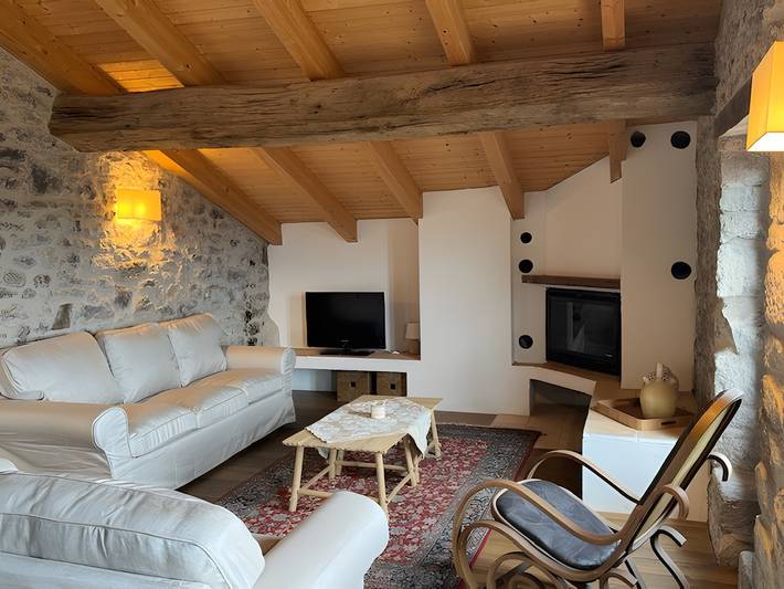 Apartamento para 14 personas, con jardín y piscina para niños en Pirineo Catalan