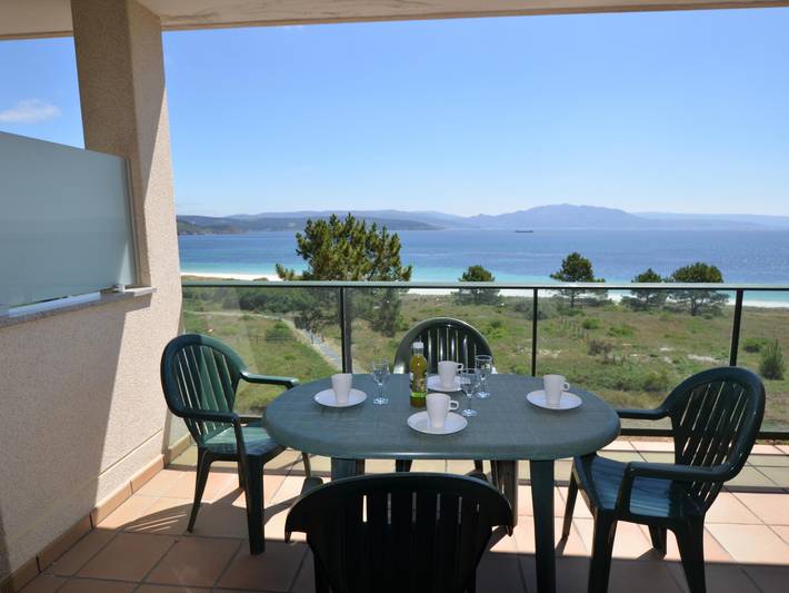 Entire holiday apartment, Beachfront apartment in Praia da Lagosteira (Fisterra), Fisterra