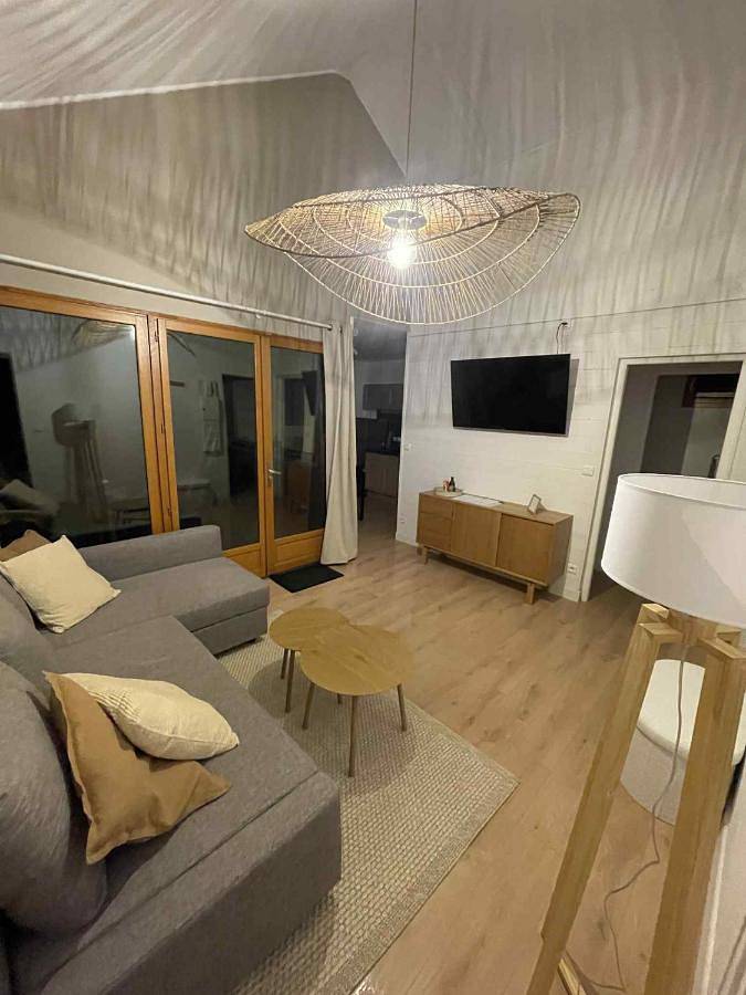 Location de vacances pour 5 personnes, avec vue ainsi que jardin et piscine, animaux acceptés à Signy-le-Petit - 3