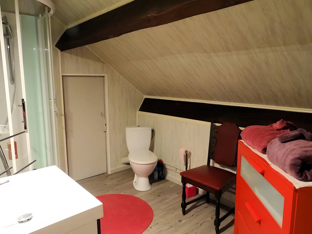 Gastenkamer "Chez Pierre et Jocelyne" met gedeeld zwembad, wifi en airconditioning, foto 6