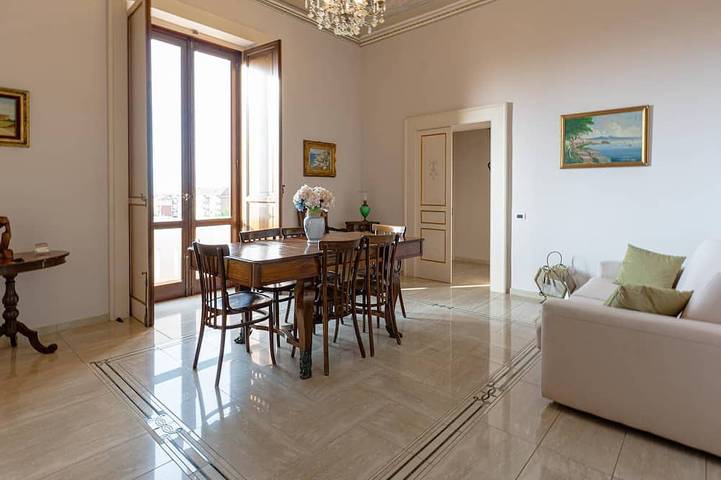 Appartamento per 9 persone, con idromassaggio e giardino nonché balcone in Angri