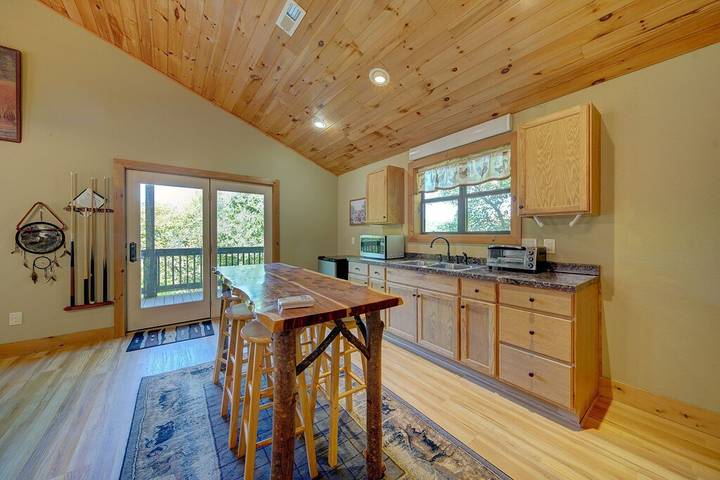 Vacation house for 10 people, with hot tub and terrace in Georgia