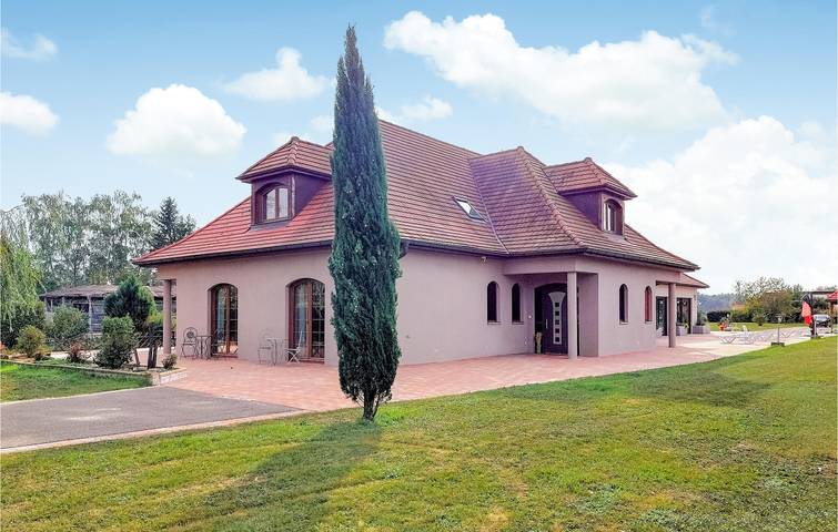 Location de vacances pour 6 personnes, avec Terrasse ainsi que Jardin et Piscine en Alsace