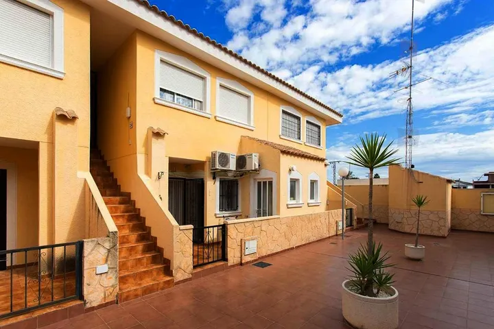 Ferienhaus für 4 Personen, mit Terrasse und Pool, mit Haustier - 1