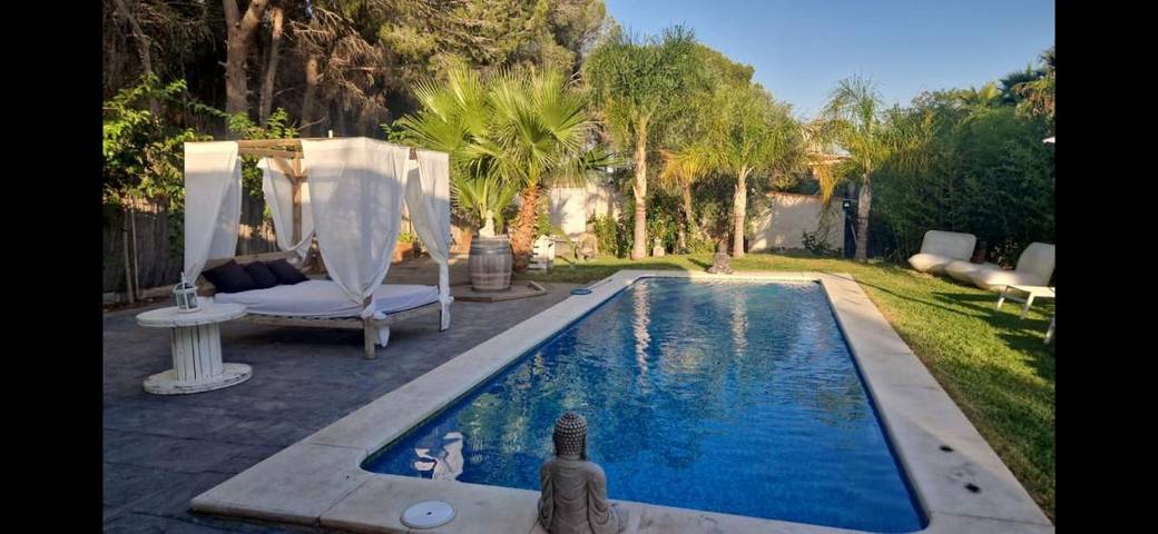 Location de vacances pour 15 personnes, avec Terrasse et Jardin ainsi que Piscine et Vue à Cheste